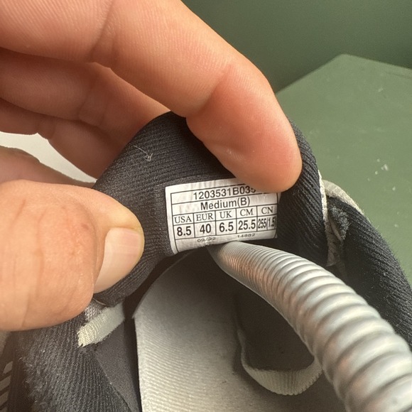 Brooks Adrenaline GTS 22 Gray Black Orange Women's Running Size 8.5 1203531B035 - Picture 9 of 12